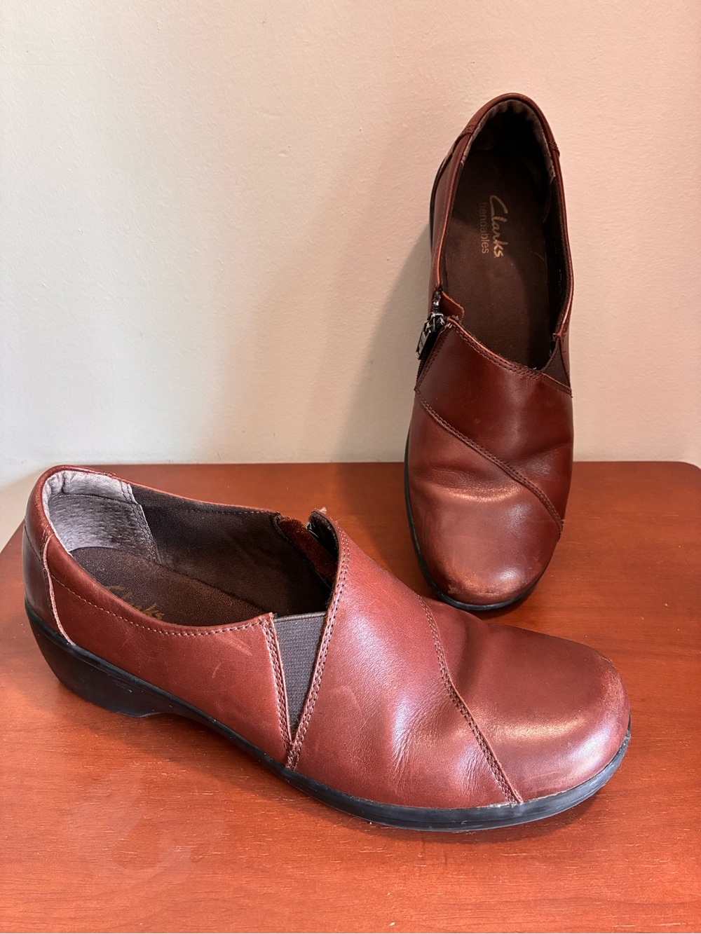 Clarks Bendables Brown Leather Side Zipper Slip-on Shoes Women’s Size 9.5